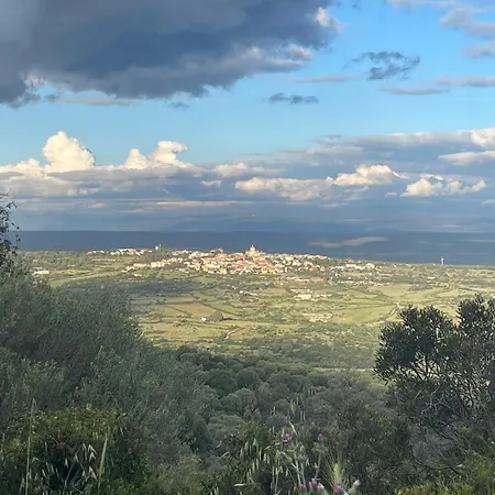 Il Castello Alojamento de Acomodação e Pequeno-almoço Seneghe